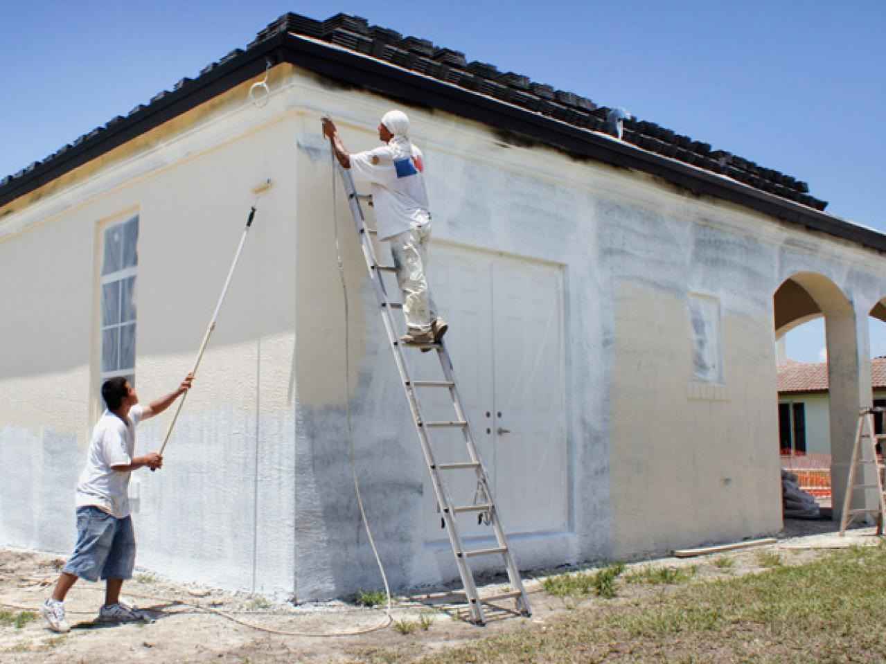 Exterior House Painting with Roller and Extension Pole - Handyman Group SFL