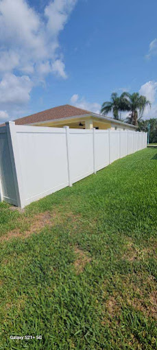 Vinyl Privacy Fence Installation - Handyman Group SFL