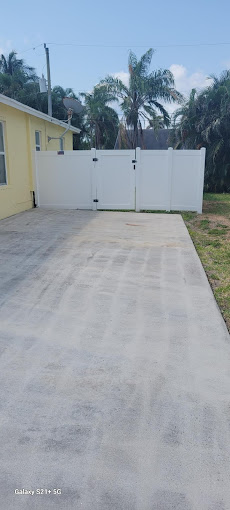 Vinyl Privacy Fence and Gate Installation - Handyman Group SFL
